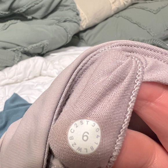 Lululemon sports bra - Picture 4 of 4